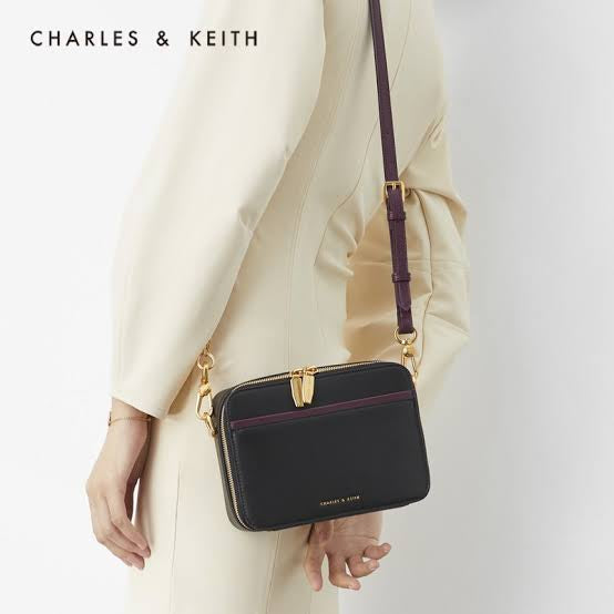 ORIGINAL CHARLES AND KEITH CHUNKY CHAIN HANDLE TWO - WAY ZIP CROSSBODY - BLACK