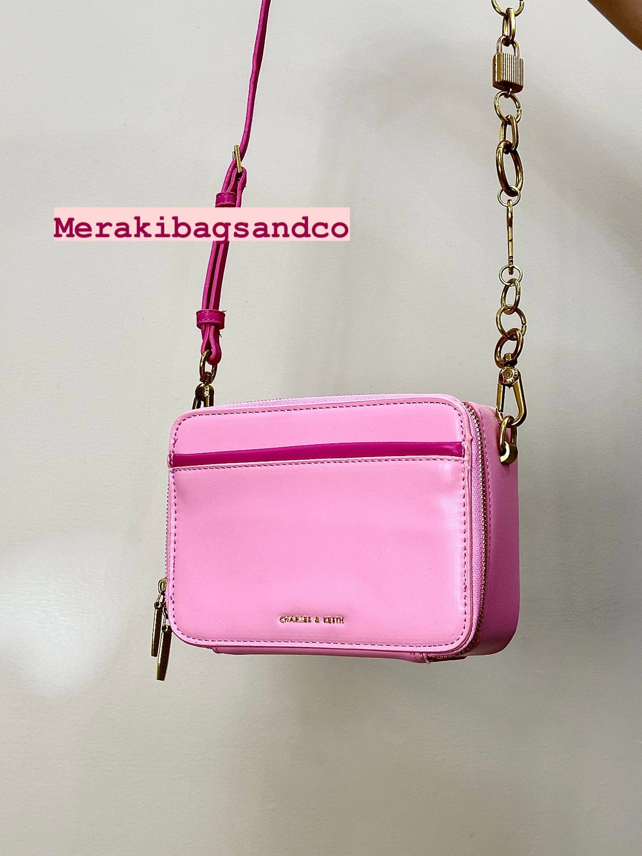 ORIGINAL CHARLES AND KEITH CHUNKY CHAIN HANDLE TWO - WAY ZIP CROSSBODY - PINK WHITE